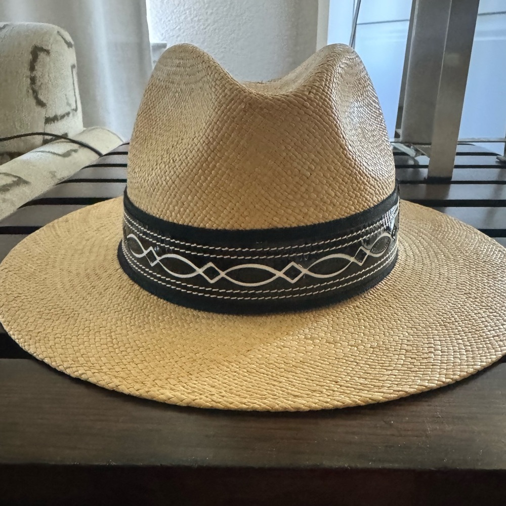 Authentic Etro Sz 57 Italy Straw hat.